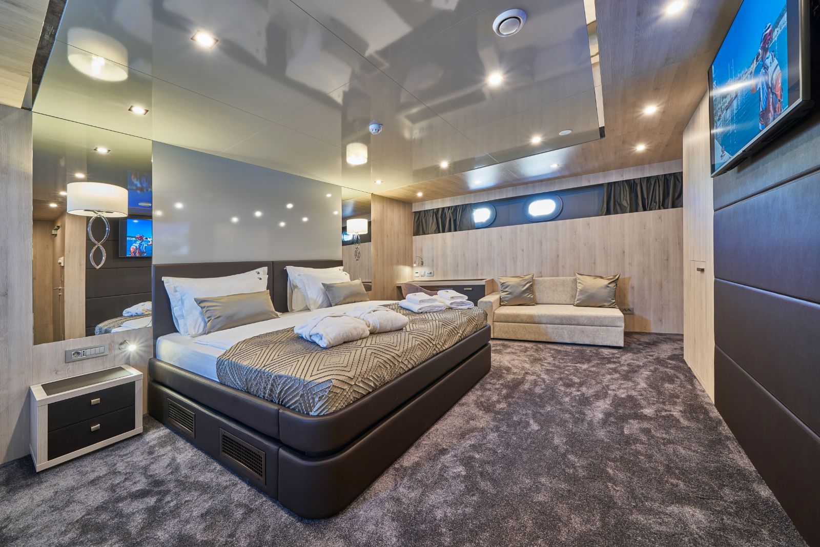 Guest cabin onboard the Dalmatino gulet in Croatia