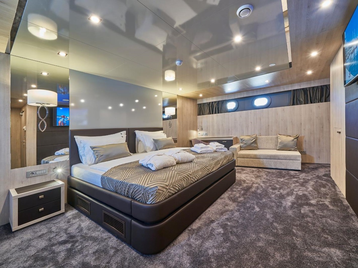 Guest cabin onboard the Dalmatino gulet in Croatia