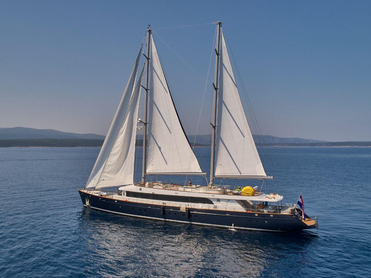 Exterior view of the Dalmatino gulet with sails up in Croatia