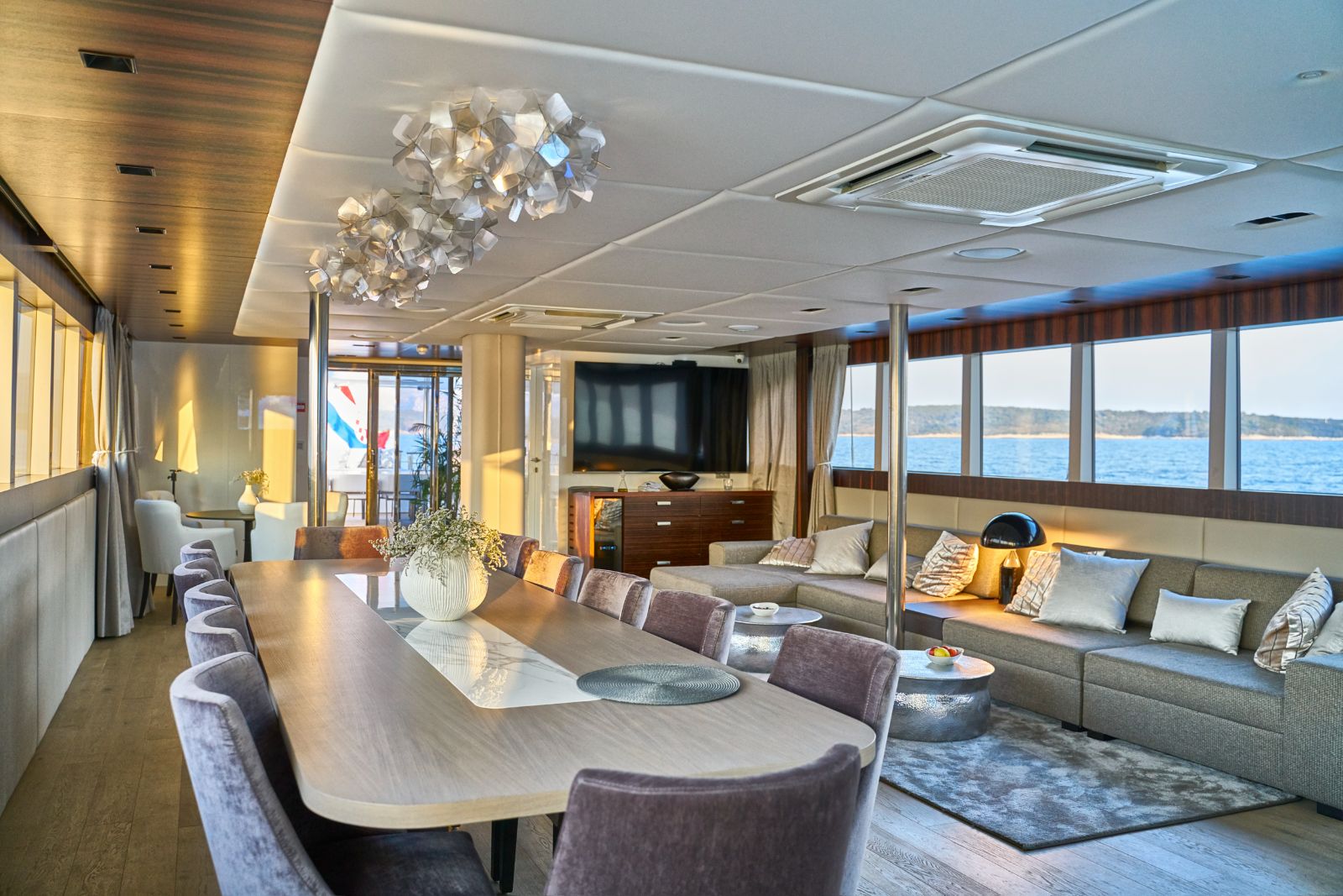 Saloon onboard the Dalmatino gulet in Croatia