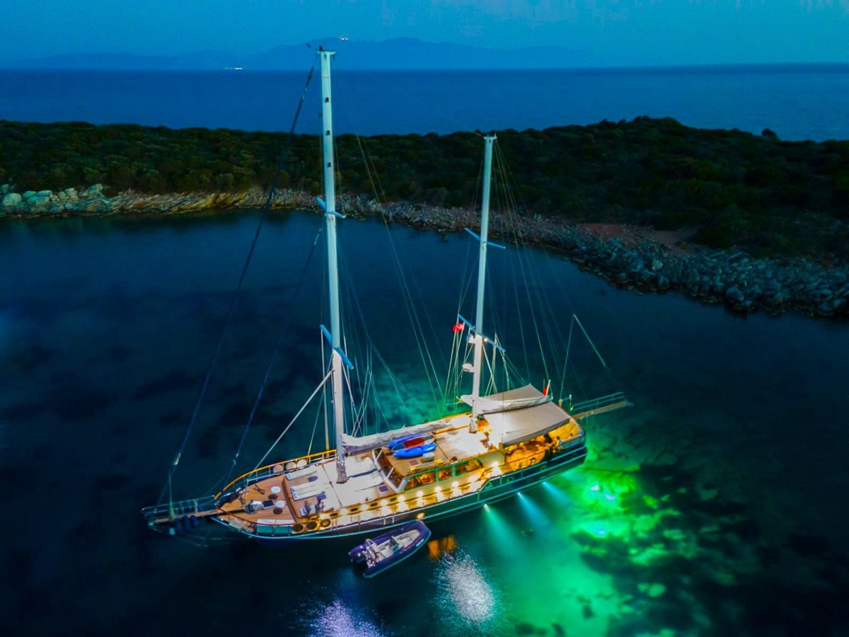 Lights in the evening onboard the Dea Del Mare gulet in Turkey
