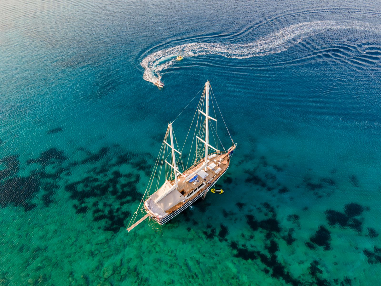 Speedboat circling the Dea Del Mare gulet in Turkey