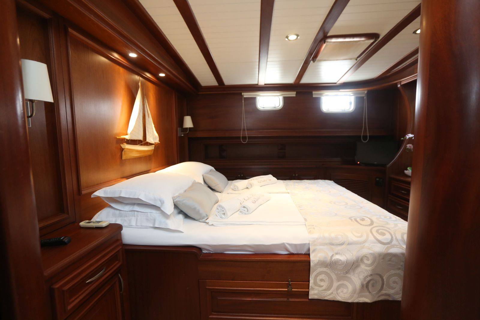 Luxurious double cabin on board the Dolce Vita gulet in Croatia