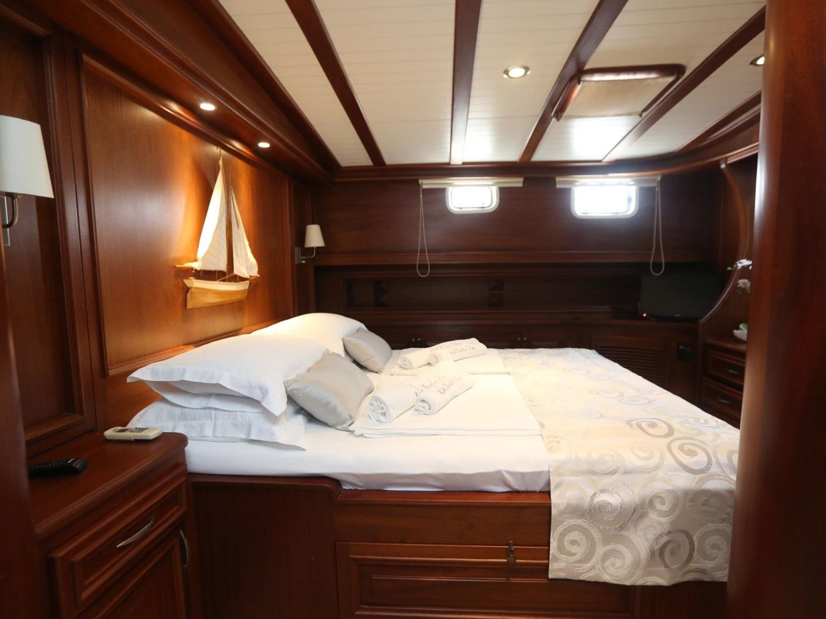 Luxurious double cabin on board the Dolce Vita gulet in Croatia