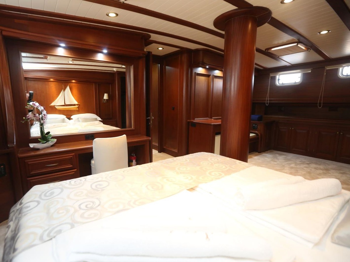 Spacious cabin on board the Dolce Vita gulet in Croatia