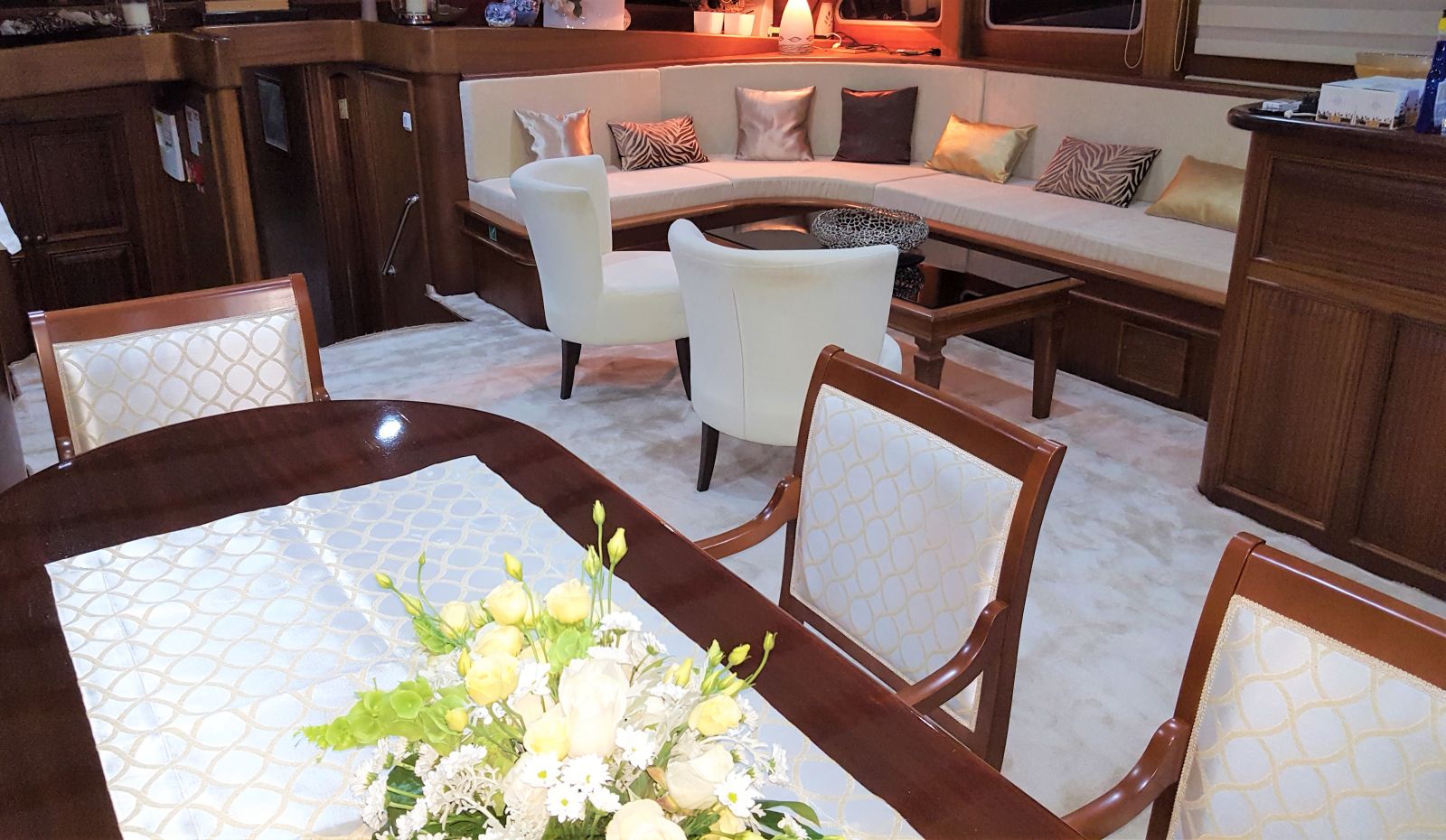 Lounge and dining area on board the Dolce Vita gulet in Croatia