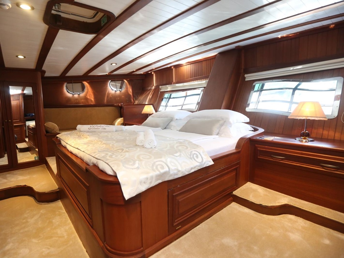 Owner's cabin on board the Dolce Vita gulet in Croatia