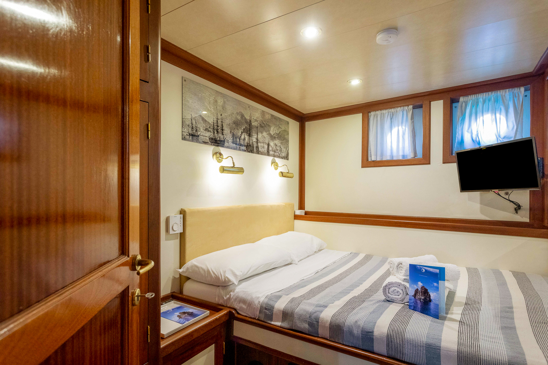 Double cabin onboard the DVI Marije luxury gulet in Italy