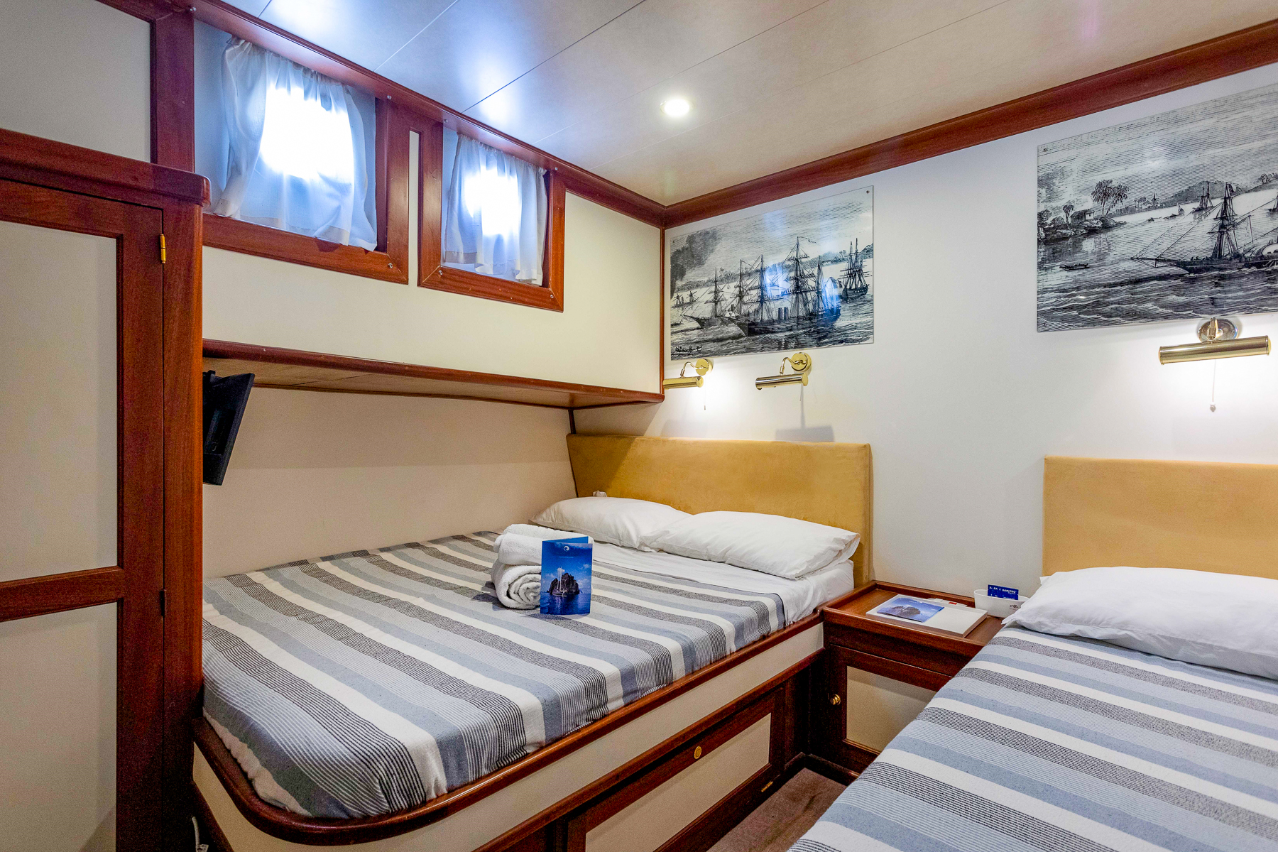 Twin cabin onboard the DVI Marije luxury gulet in Italy