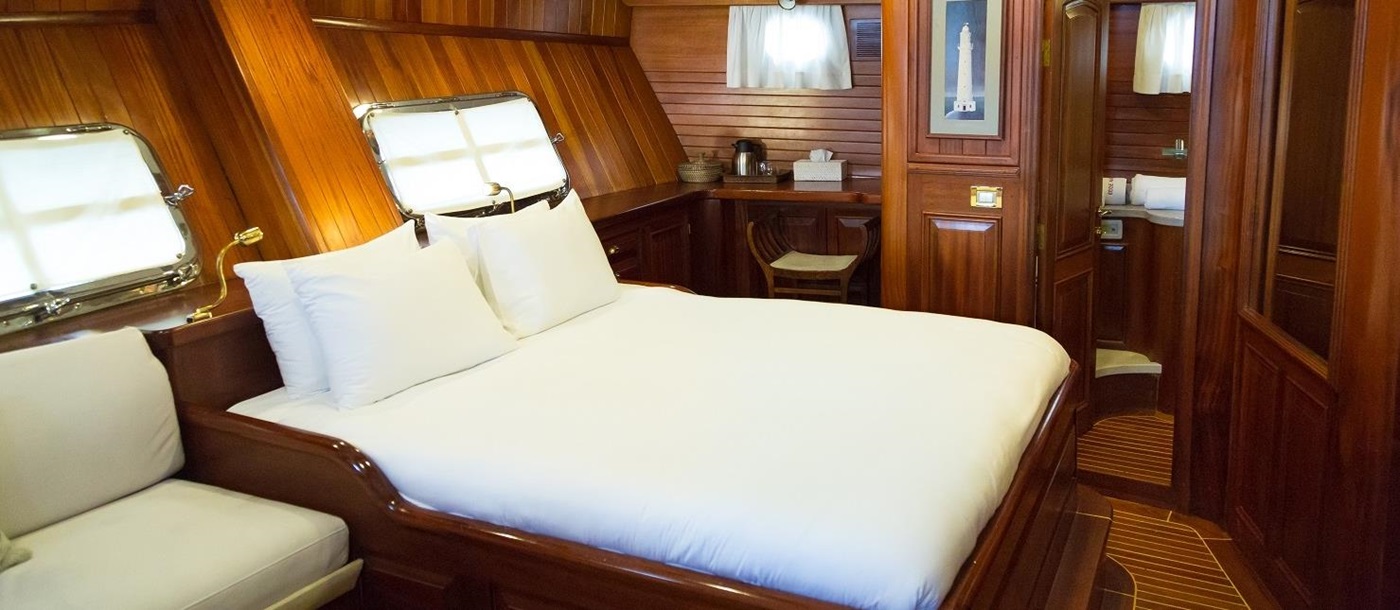 Master cabin on board Ecce Navigo in Greece