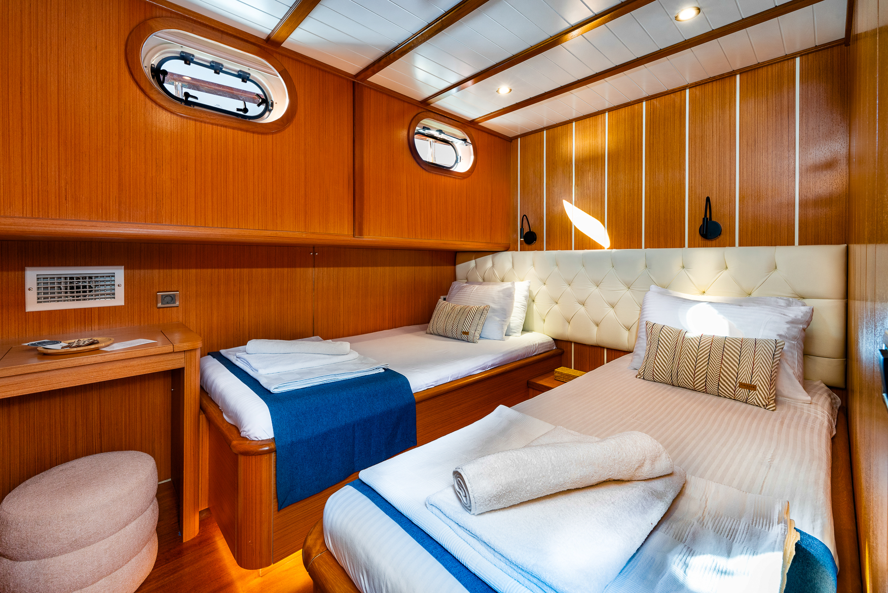 Twin cabin onboard Gozdem the One luxury yacht in Turkey