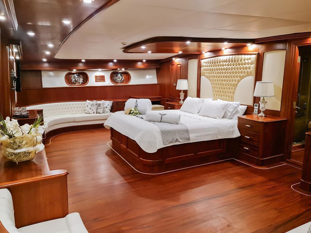 Main bedroom onboard the Halcon del Mar luxury gulet in Turkey
