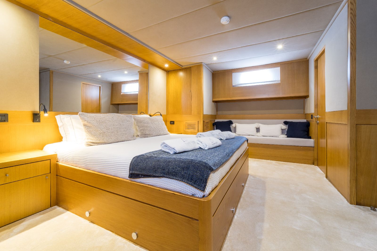Comfortable double cabin on board the Happy Days gulet in Turkey