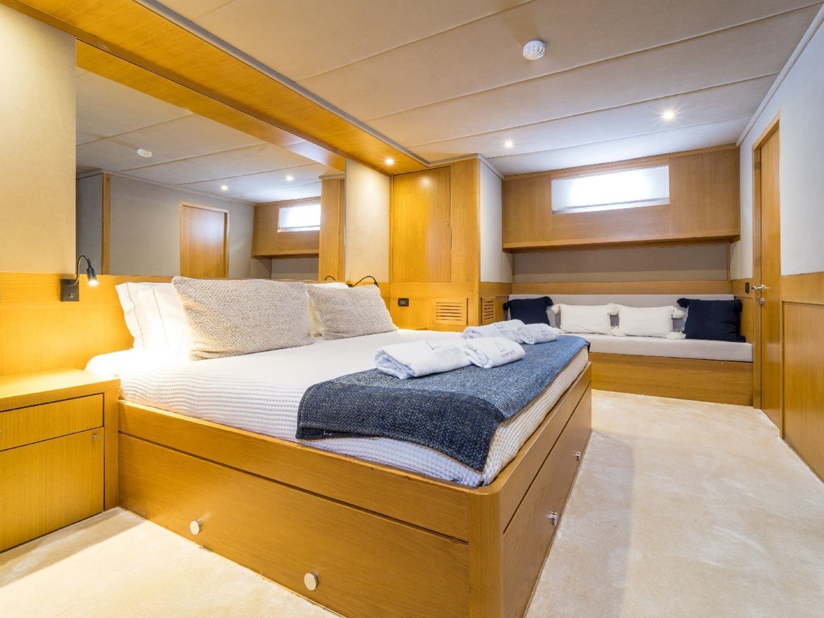 Comfortable double cabin on board the Happy Days gulet in Turkey
