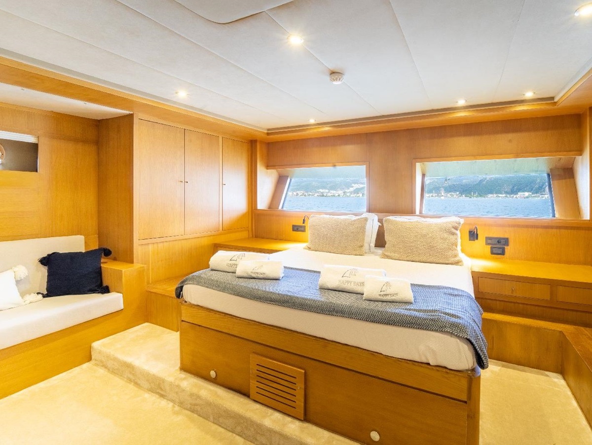 Spacious master cabin on board the Happy Days gulet in Turkey