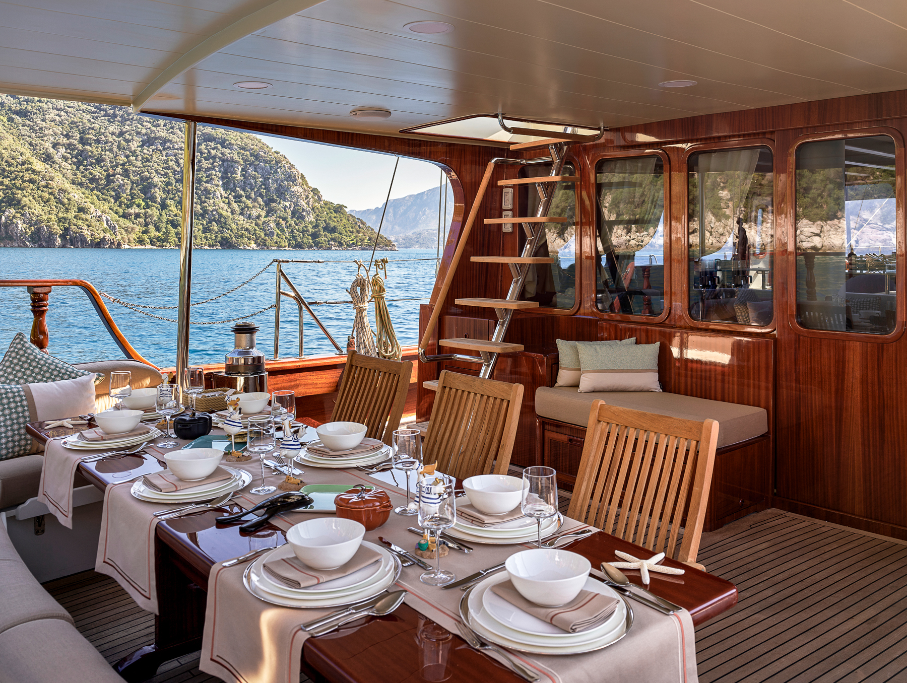 Alfresco dining table onboard the Kaftan luxury gulet in Turkey