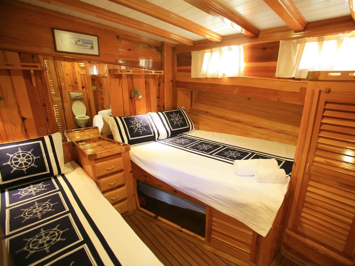 A cabin on boArd Kaya Guneri I
