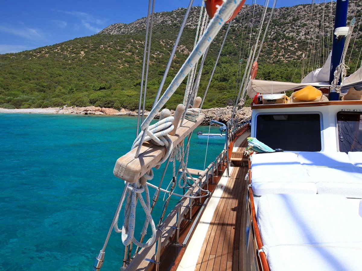 Kaya Guneri I sailing the Turkish coast