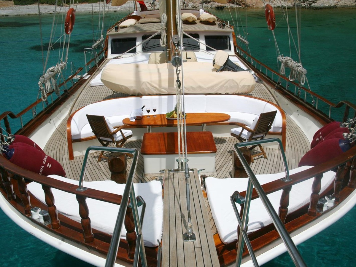 Entertainment area on Kaya Guneri II