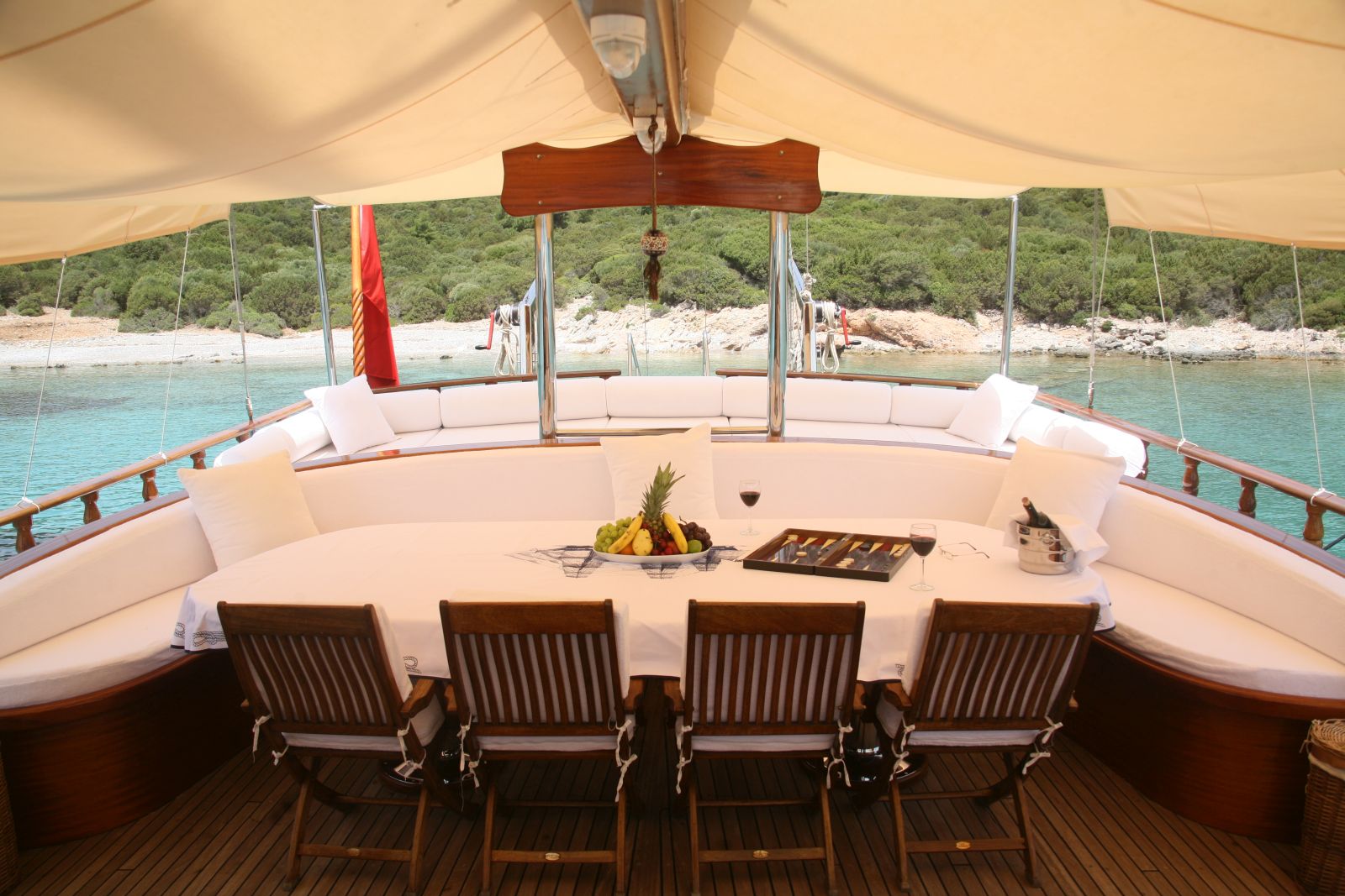 Dining area on Kaya Guneri II