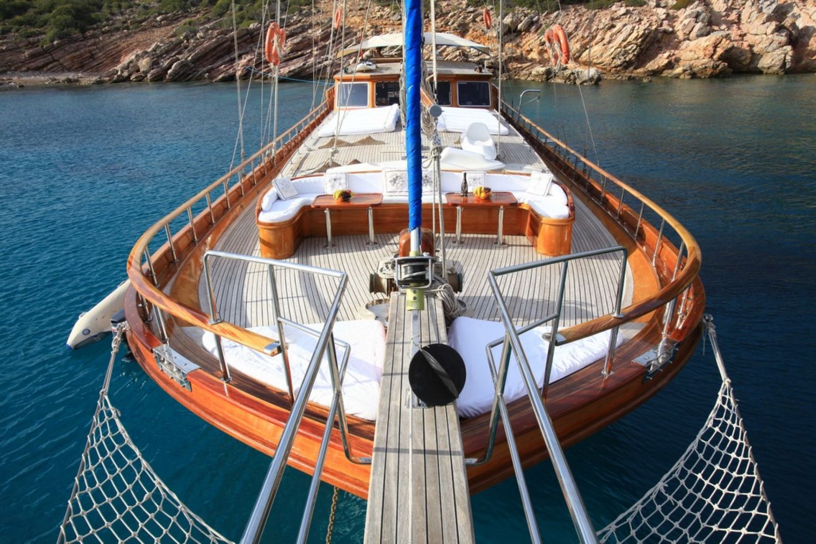 Overview of deck on Kata Guneri III