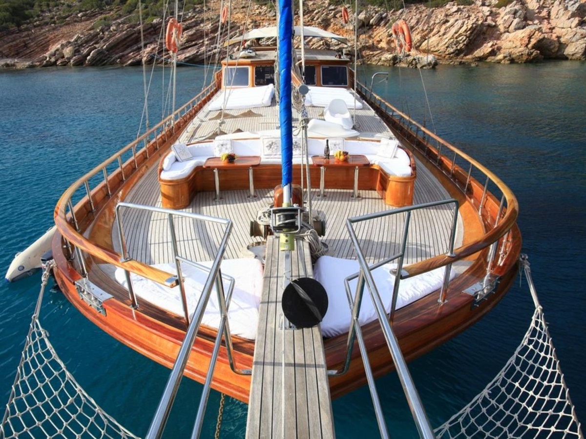 Overview of deck on Kata Guneri III
