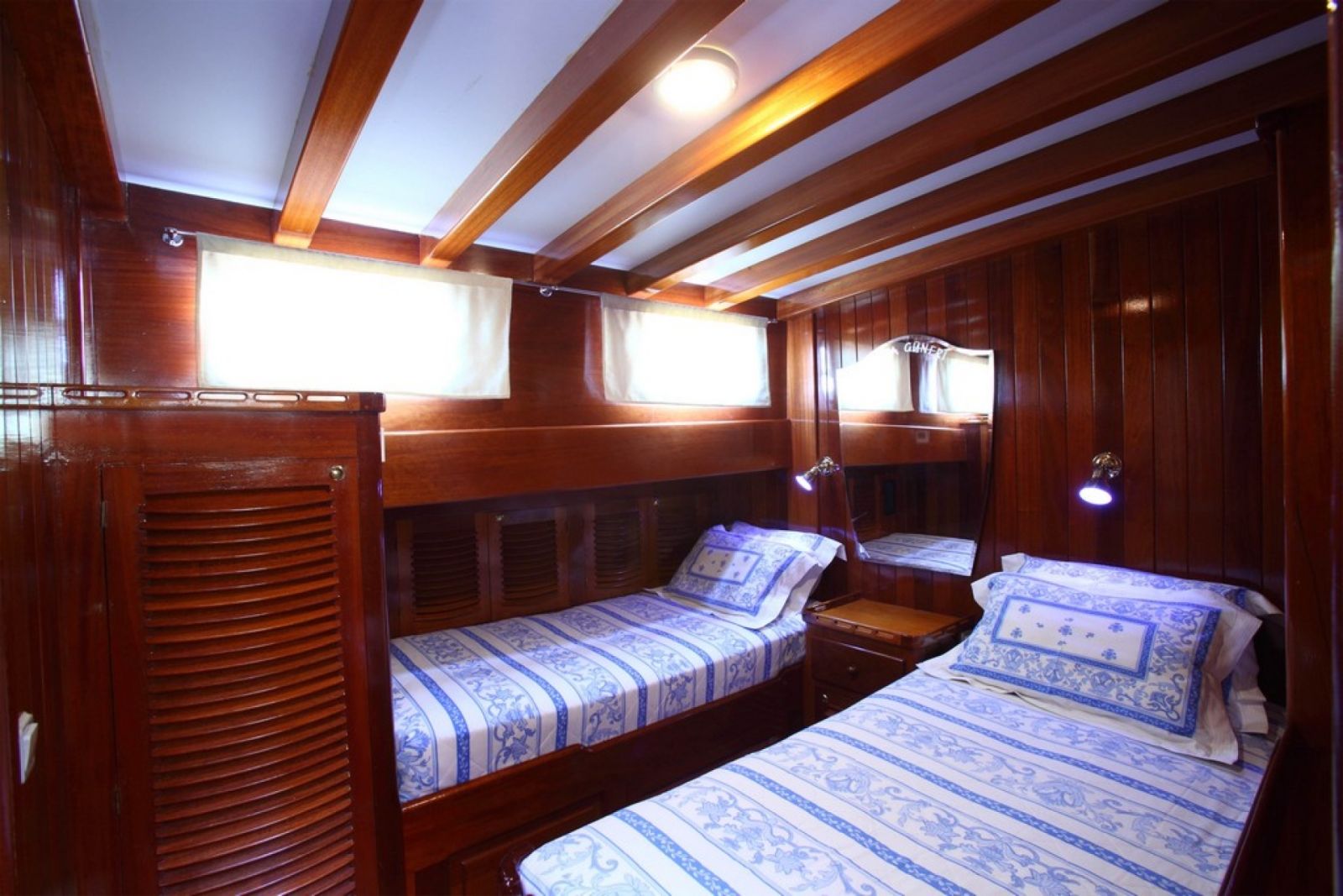 Twin cabin on Kaya Guneri III