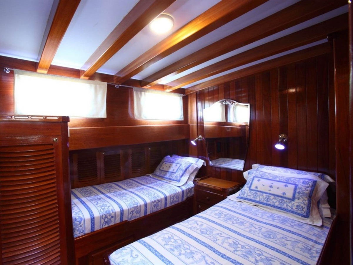 Twin cabin on Kaya Guneri III