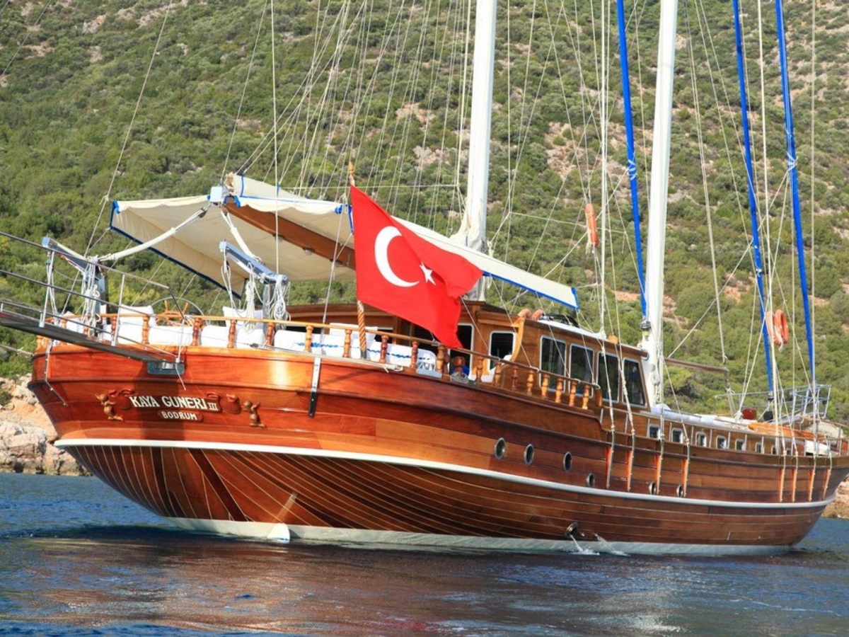 Kaya Guneri III exploring the coastline of Turkey