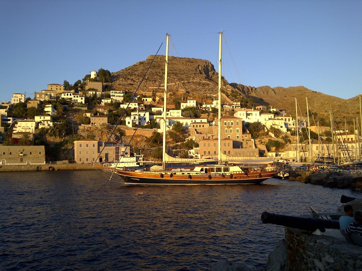 Kaya Guneri IV in a bay