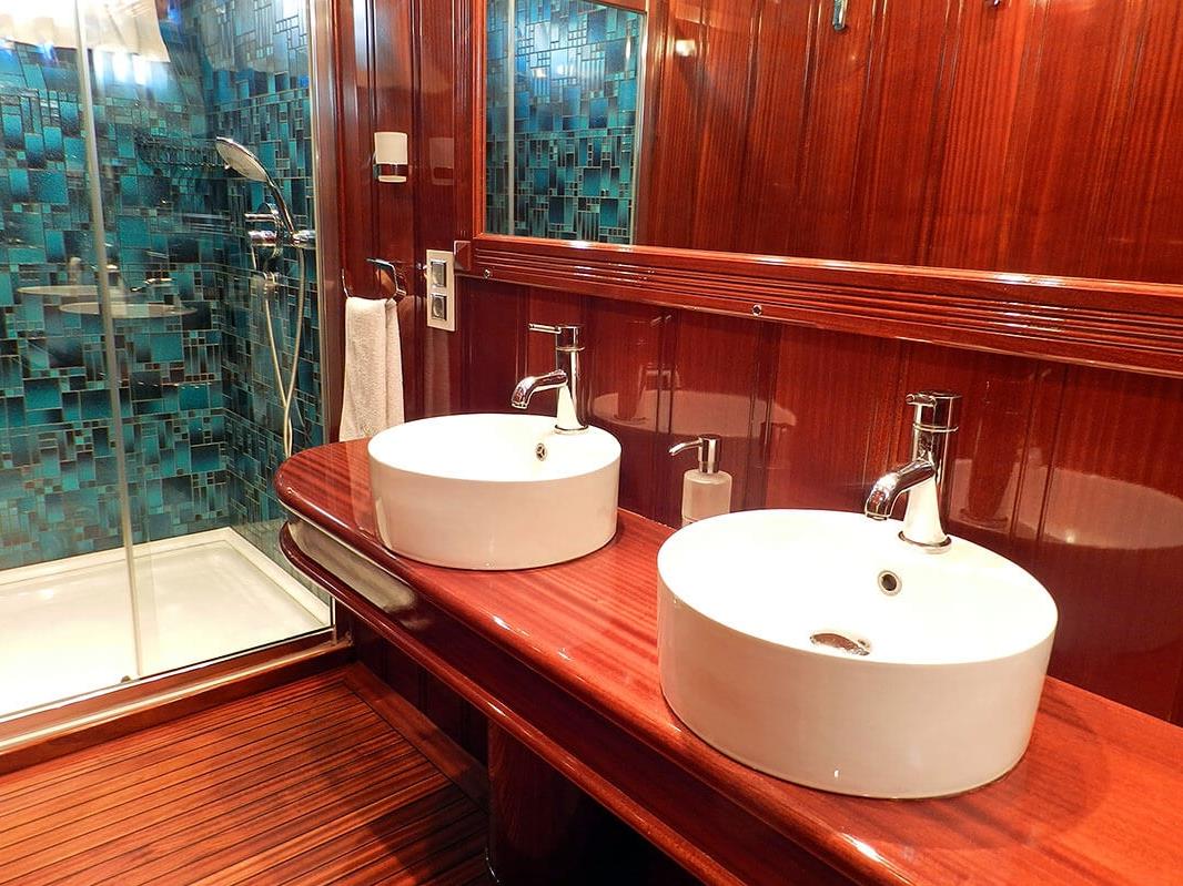 Bathroom onboard Kaya Guneri Plus in Turkey