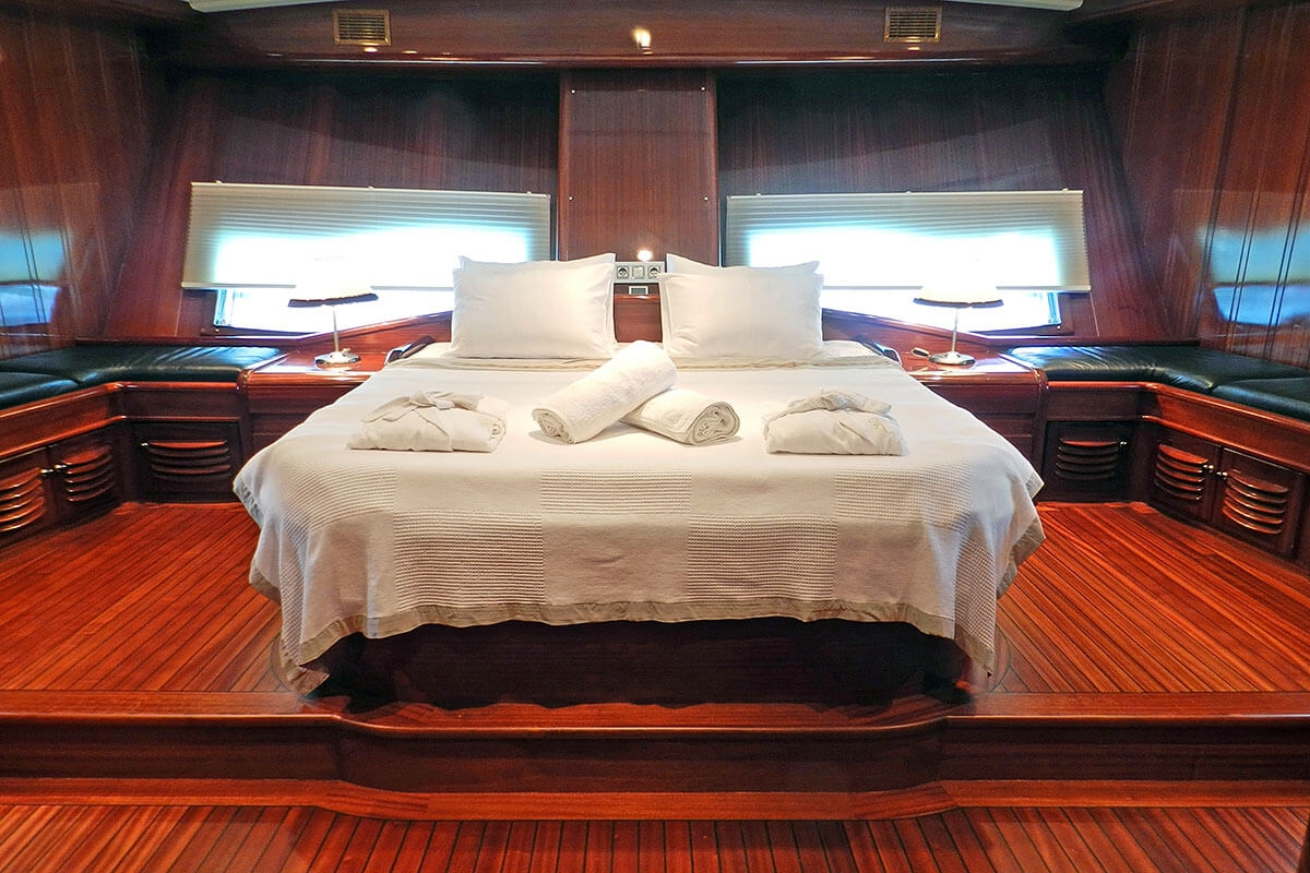 Master cabin onboard Kaya Guneri Plus in Turkey