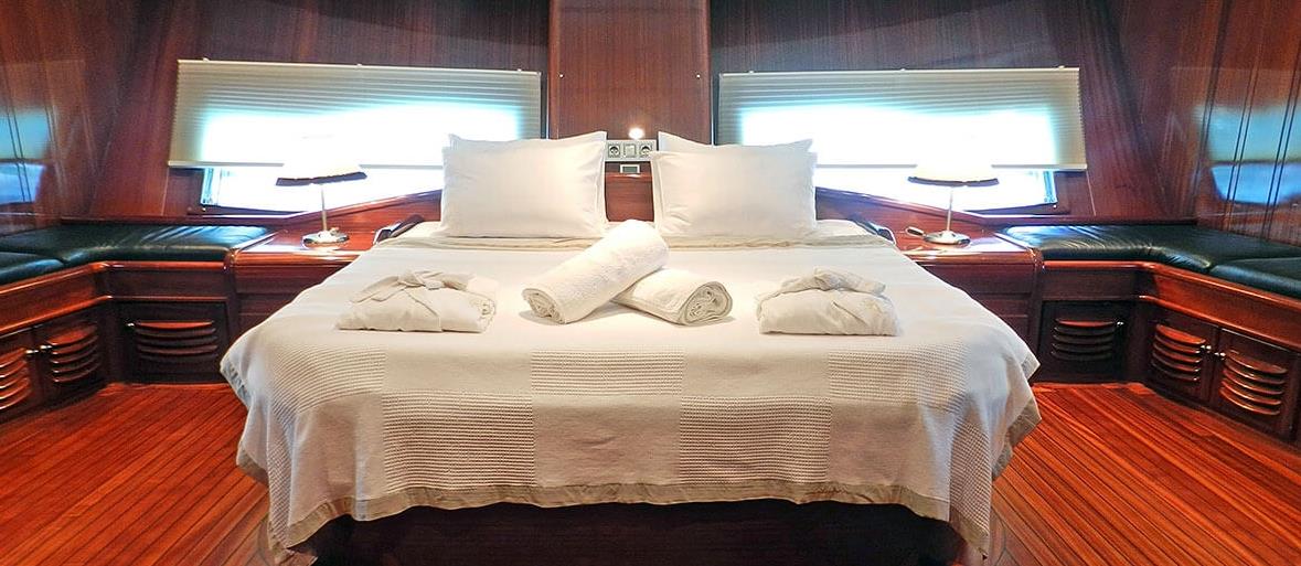 Master cabin onboard Kaya Guneri Plus in Turkey