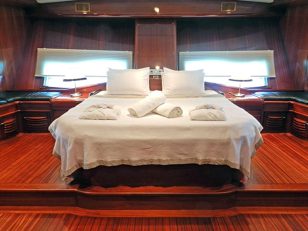 Master cabin onboard Kaya Guneri Plus in Turkey