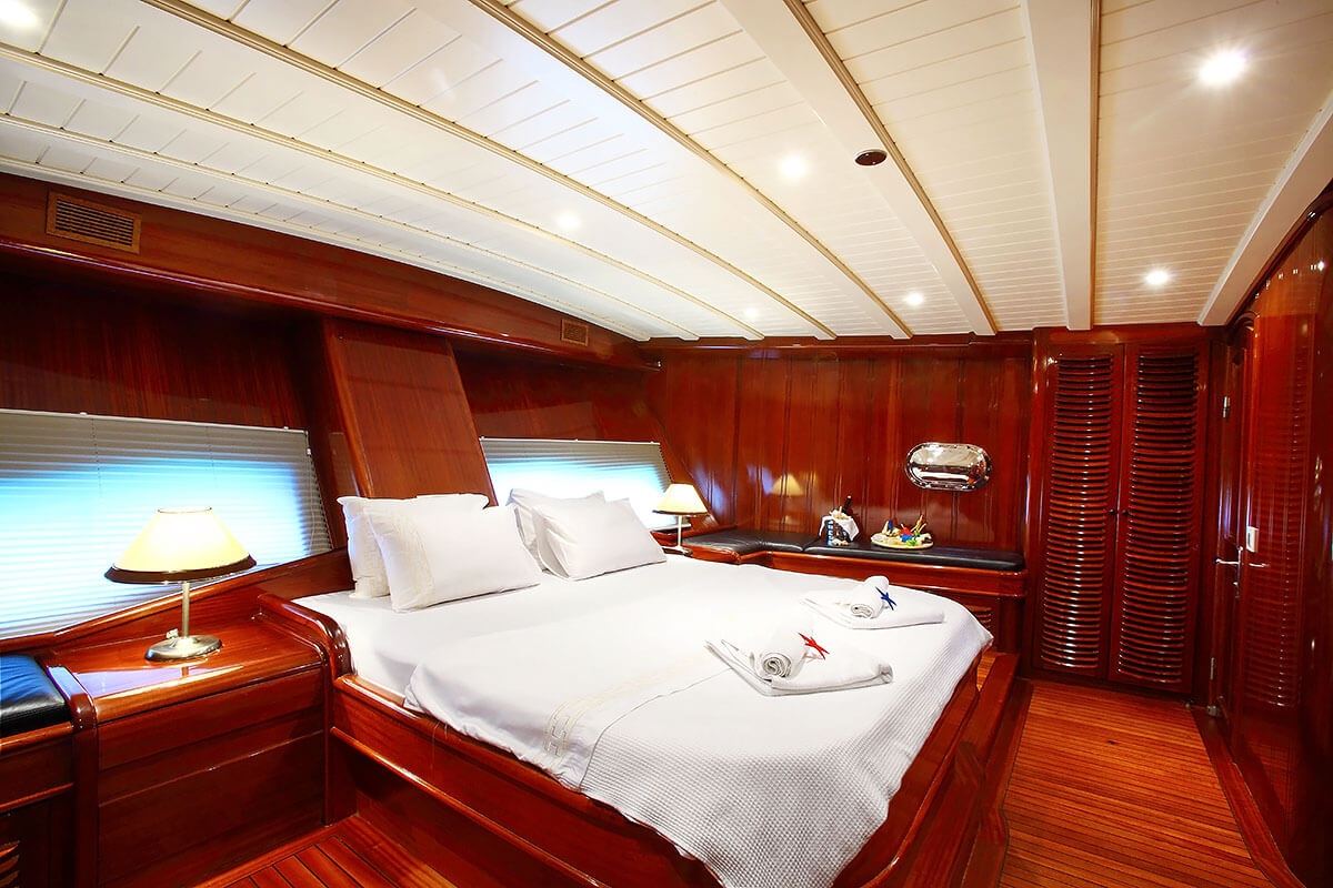 Master cabin onboard Kaya Guneri Plus in Turkey