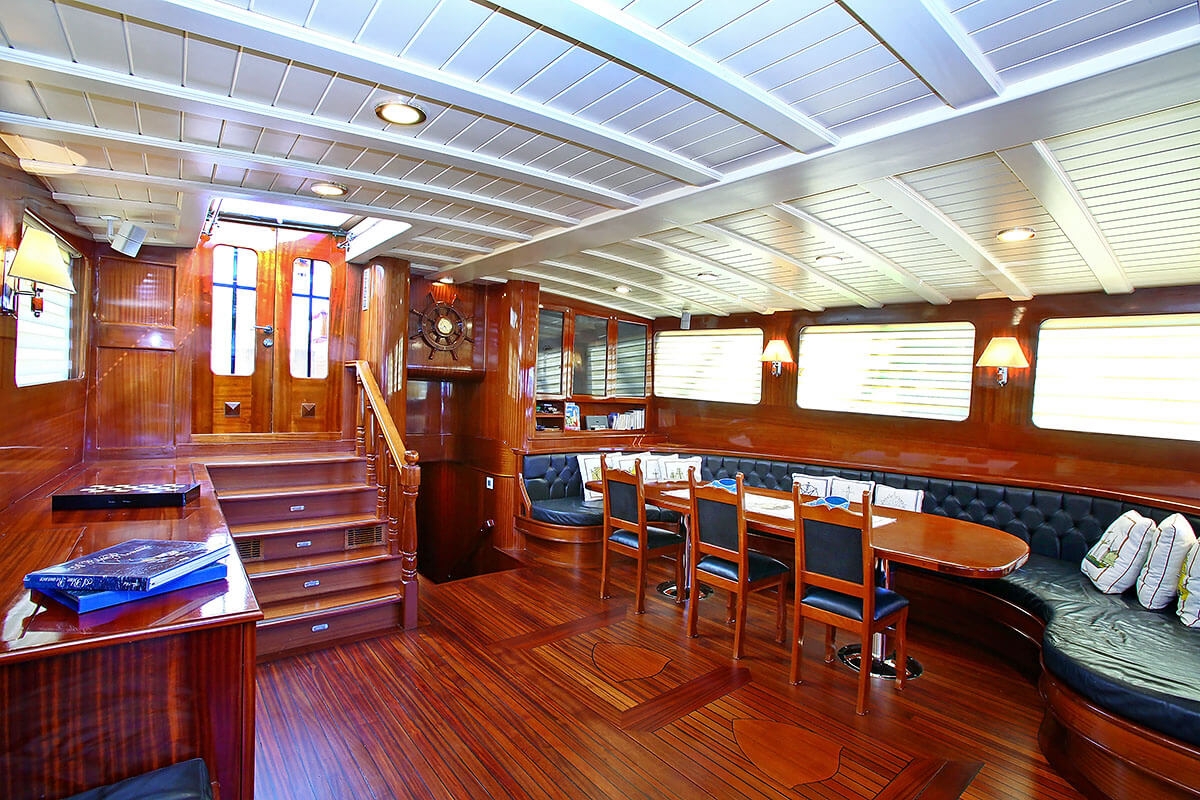 Salon onboard Kaya Guneri Plus in Turkey