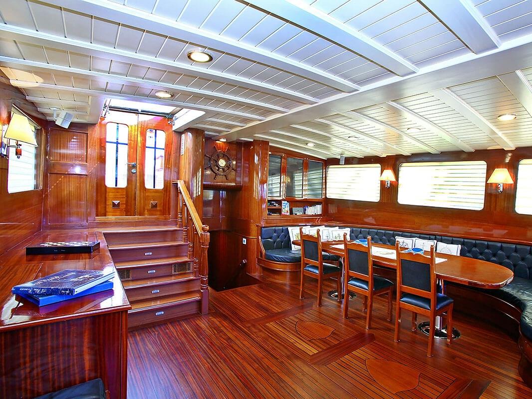 Salon onboard Kaya Guneri Plus in Turkey