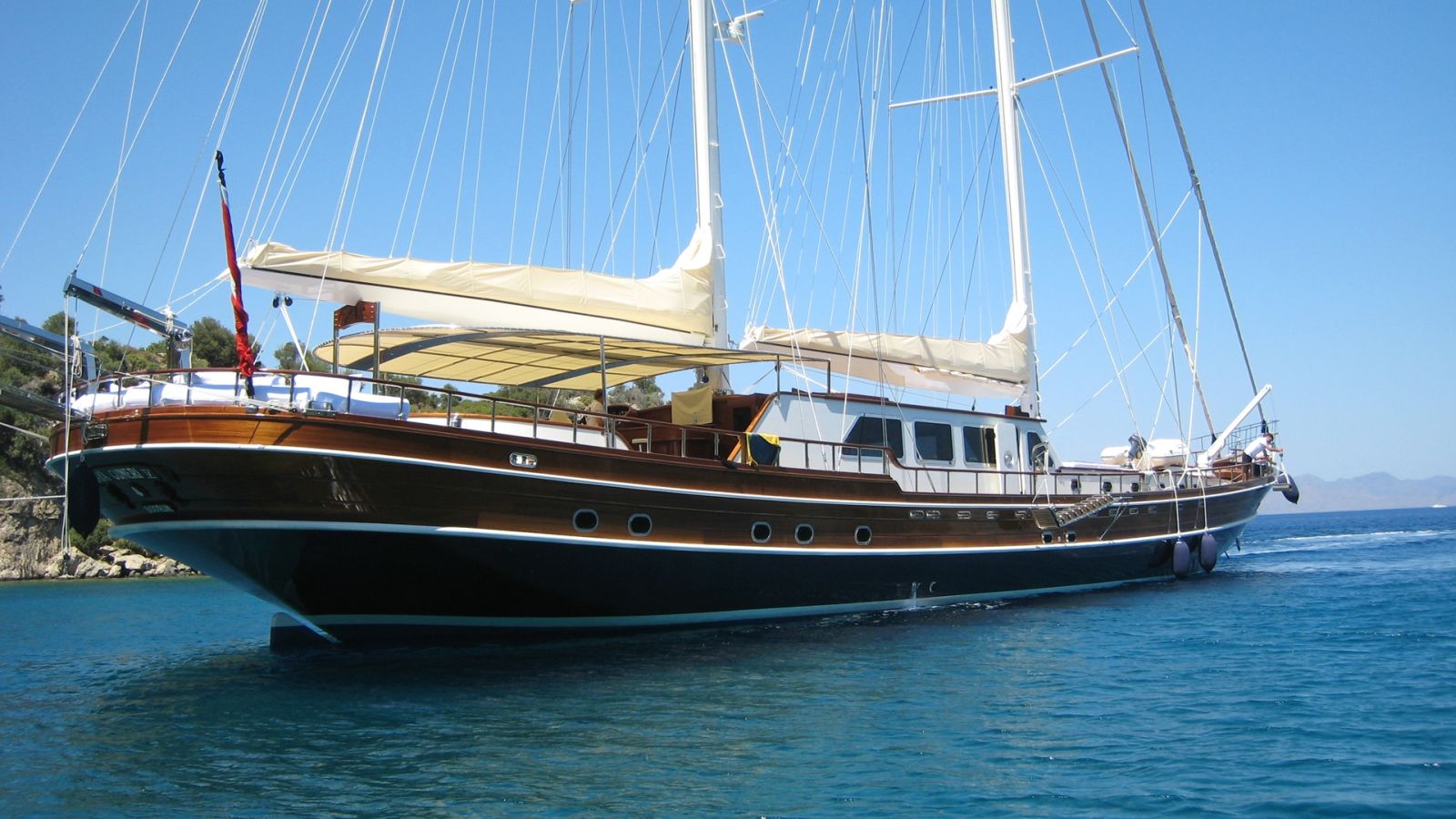 A side view of Kaya Guneri V
