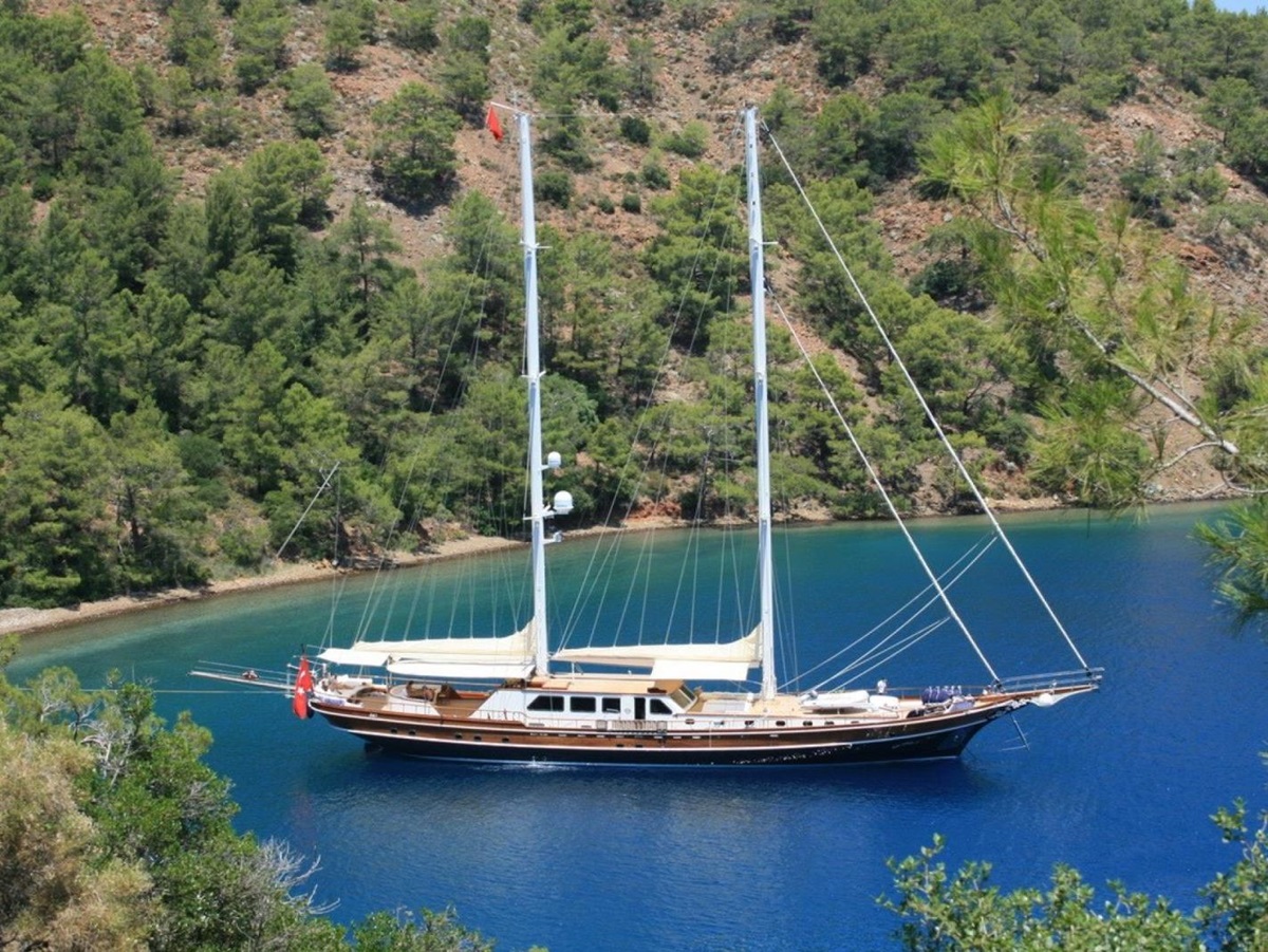 Kaya Guneri V exploring the Turkish coast