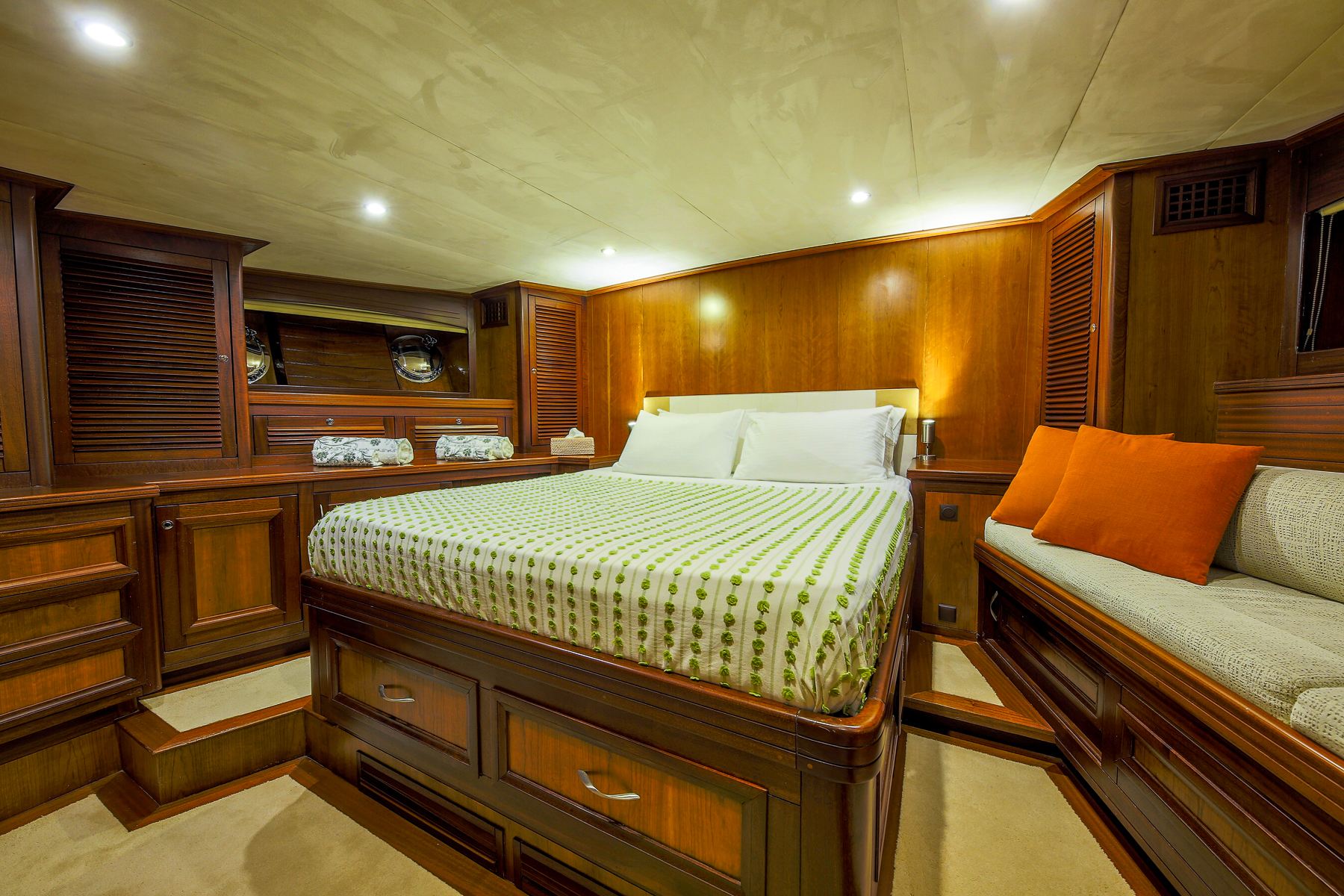 Forward cabin onboard the Lady Freya luxury gulet in Turkey
