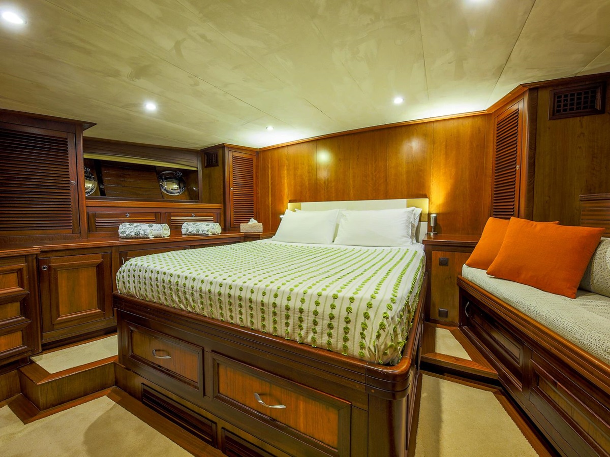 Forward cabin onboard the Lady Freya luxury gulet in Turkey