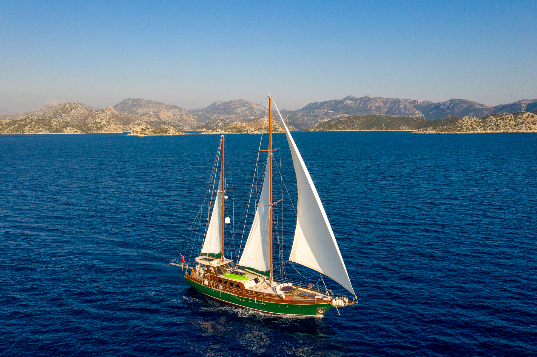 Exterior view of Lady Freya luxury gulet in Turkey with sails up