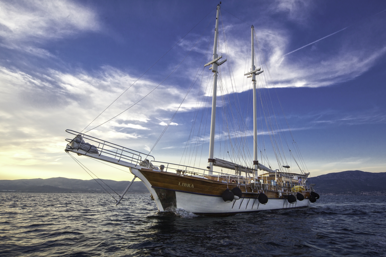 the luxury gulet Libra sailing along the Croatian coast