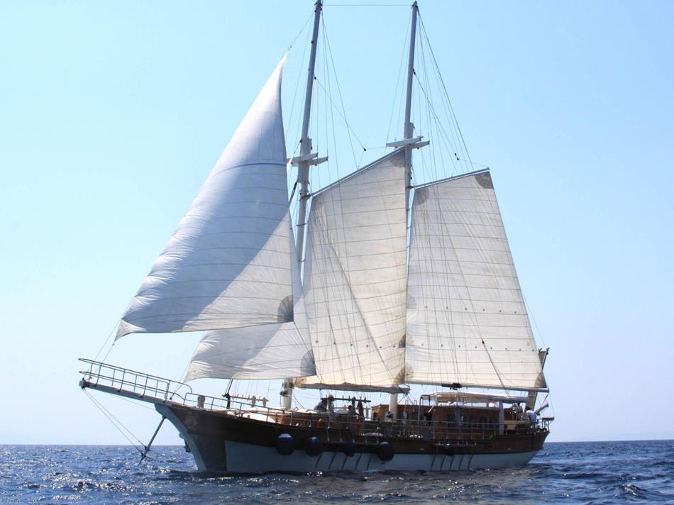The Libra gulet in Croatia at full sail