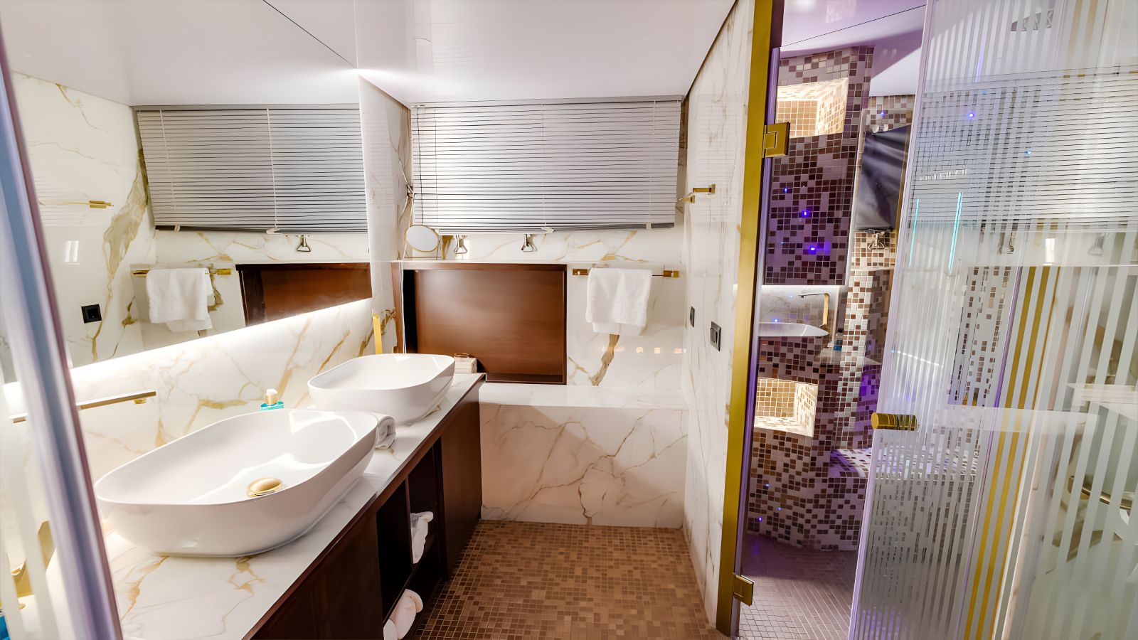 Bathroom onboard the Life is Good gulet in Croatia