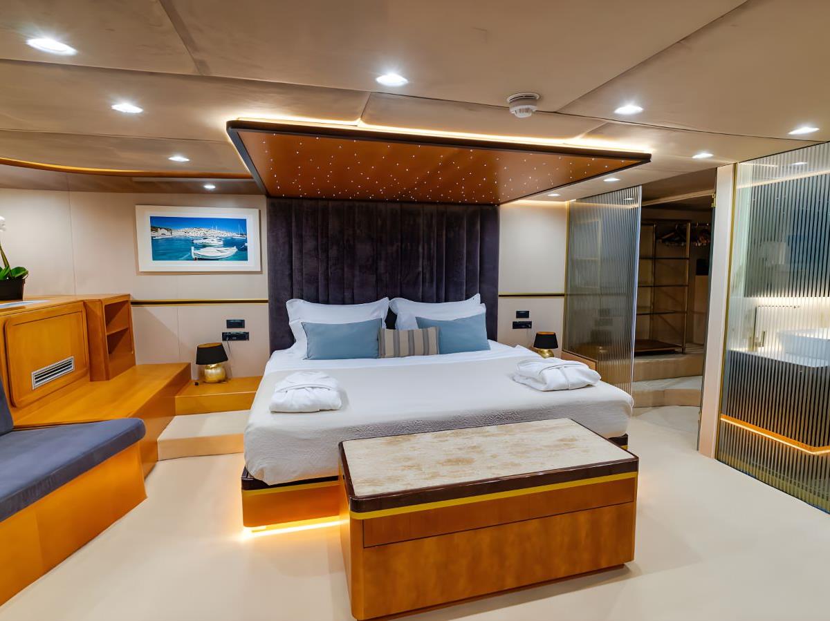 Master cabin bedroom onboard the Life is Good gulet in Croatia