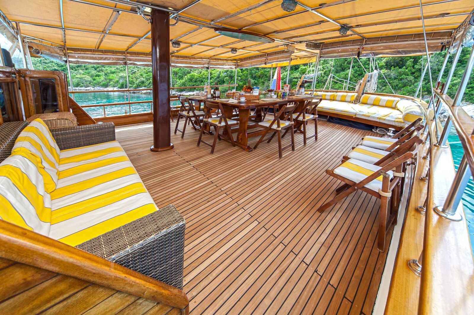 The spacious deck on board gulet Linda in Croatia