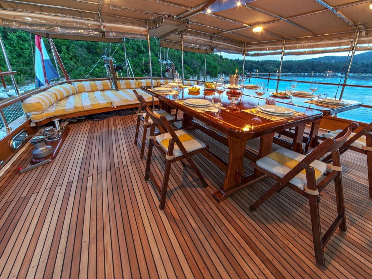 Outdoor dining on the deck of the gulet Linda in Croatia