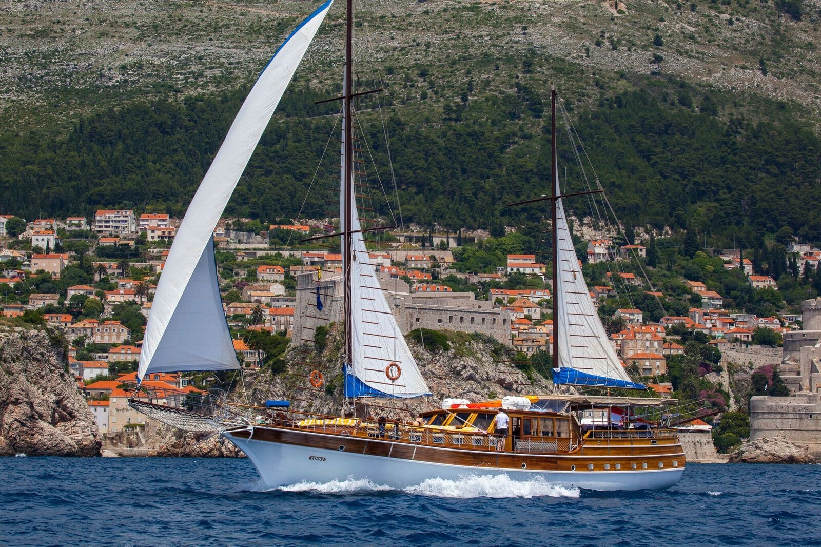 The gulet Linda in Croatia at full sail