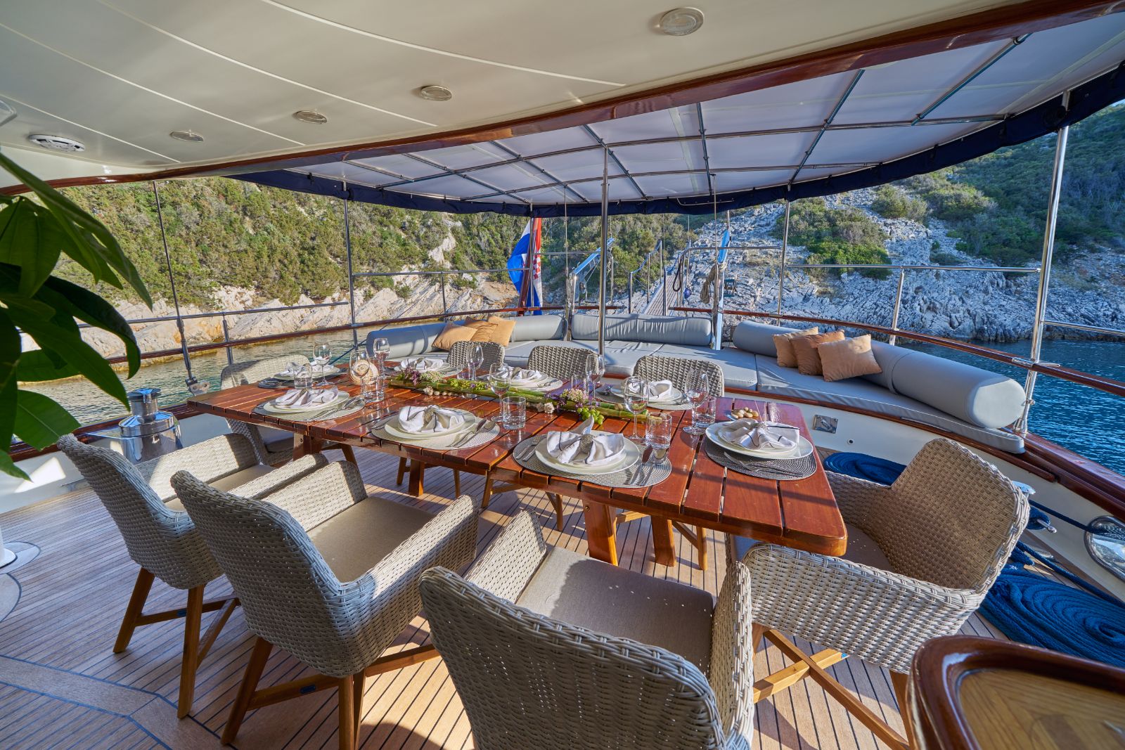 Al fresco dining table onboard the Lotus gulet in Croatia